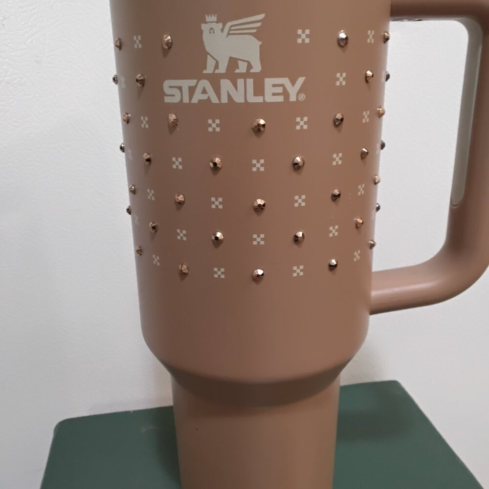 Beautiful 40oz Stanley